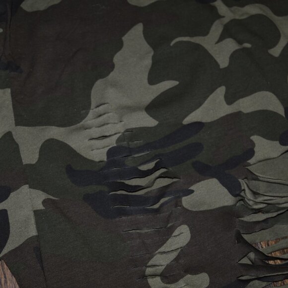 Verta Distressed Ripped fringed Olive Brown Camo Tee Shirt NW Large - Picture 4 of 10